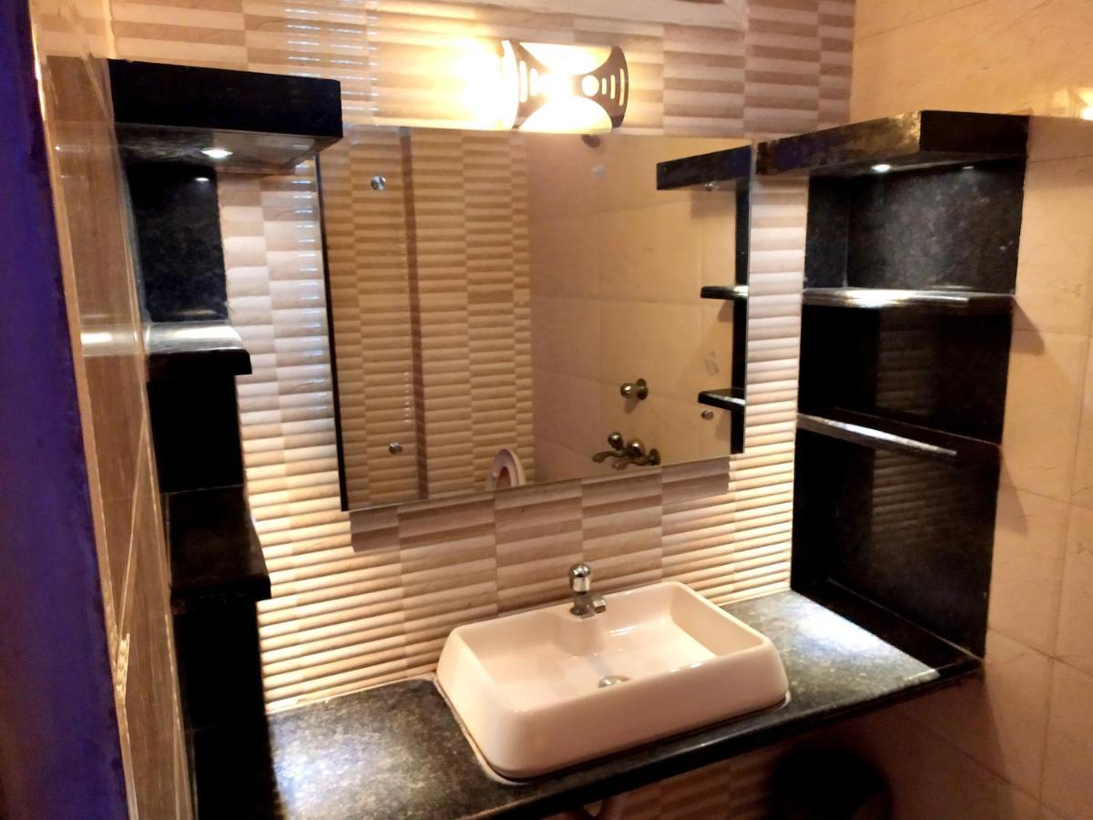 ניו דלהי Hotel Peace Point - 1 Min Walking Distance From Station מראה חיצוני תמונה